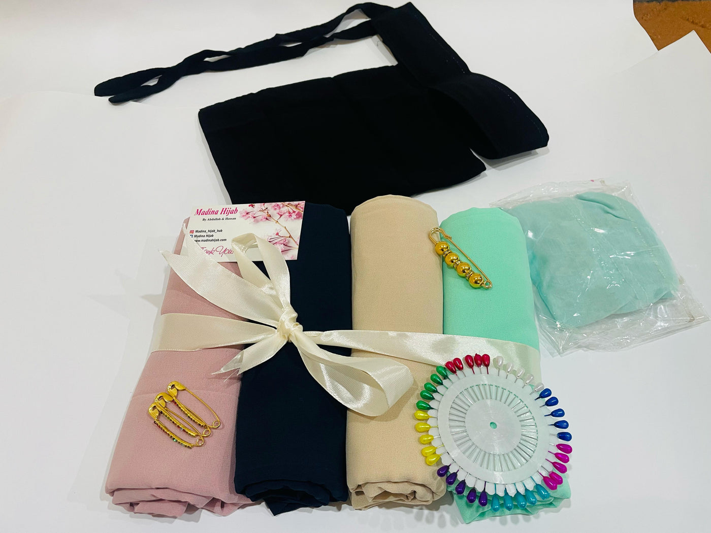 Bundles of 4 Hijabs+Niqab +Caps